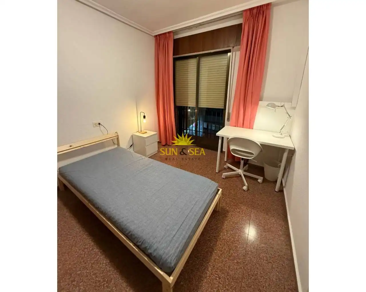 Dormitori de Apartament de lloguer en Murcia amb Calefacció, Terrassa i Moblat