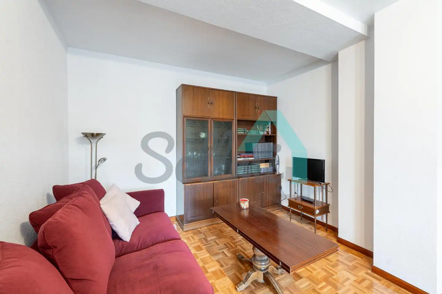 Sala de estar de Piso de alquiler en Oviedo  con Calefacción, Parquet y Amueblado
