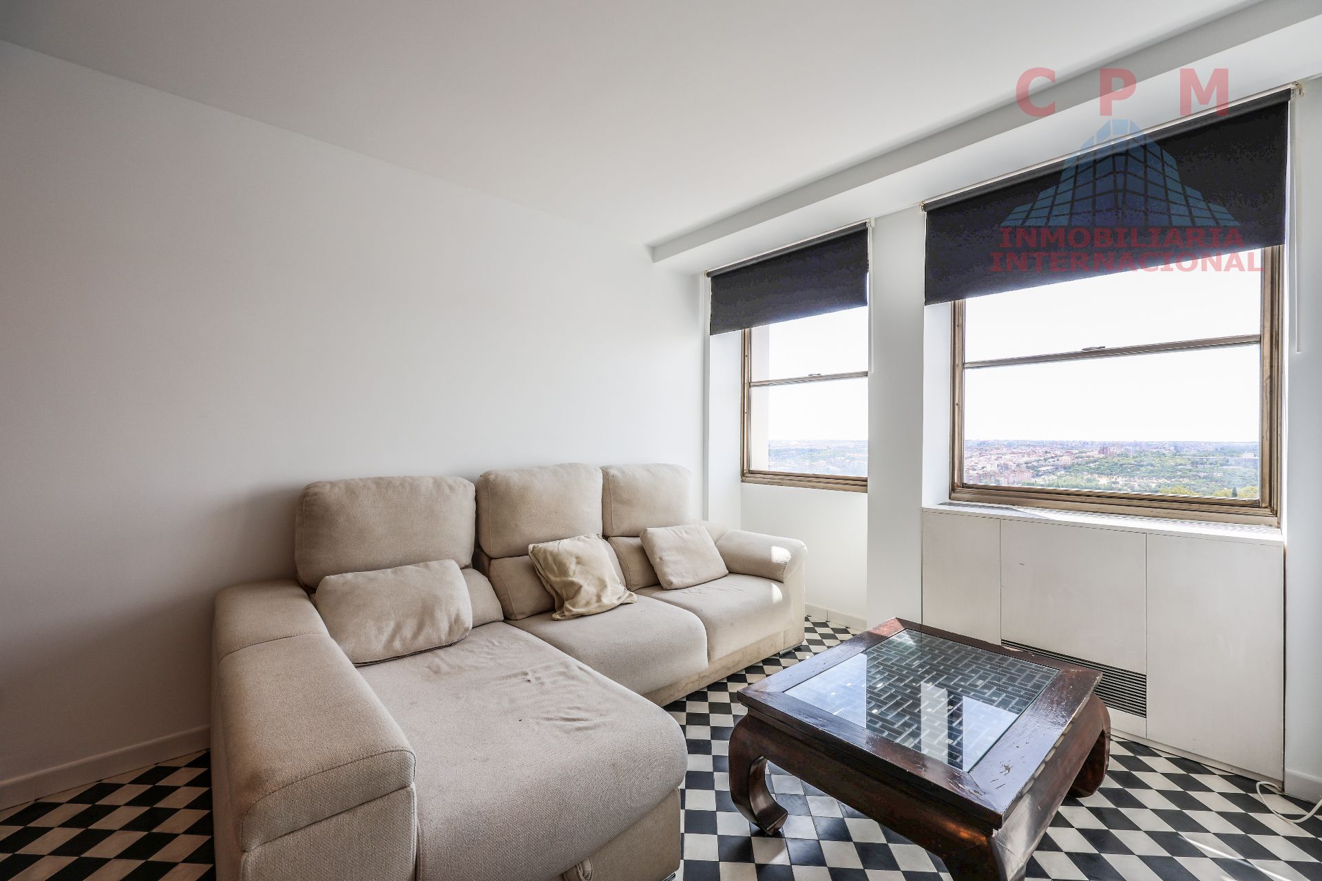 Living room of Flat to rent in  Madrid Capital  with Air Conditioner, Heating and Parquet flooring