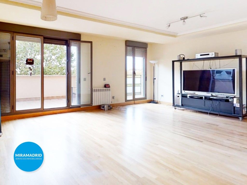 Sala d'estar de Pis en venda en Paracuellos de Jarama amb Aire condicionat, Terrassa i Piscina