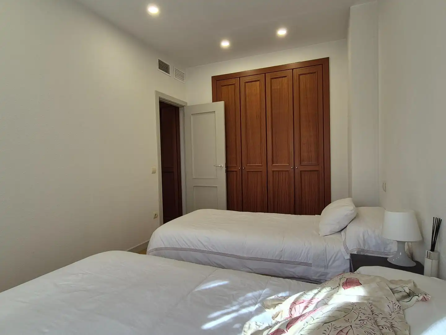 Habitación de Casa adosada de alquiler en Alcalá de Guadaira con Aire acondicionado, Calefacción y Jardín privado