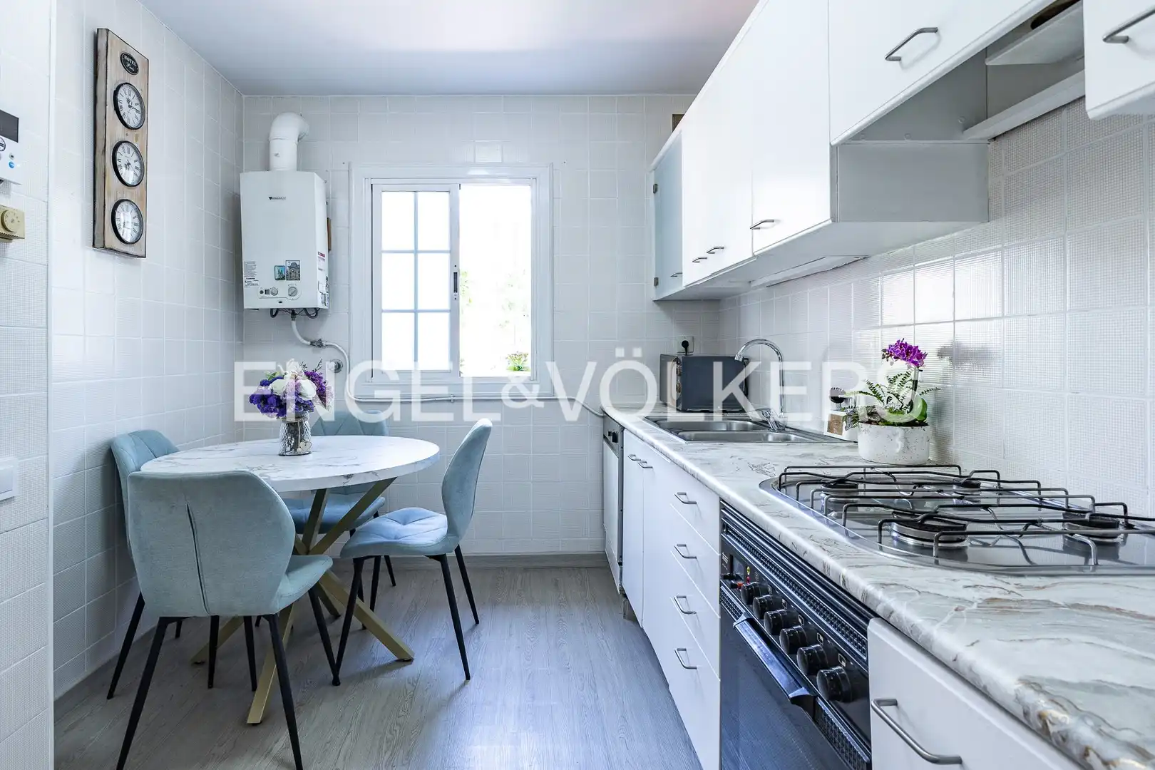 Cuina de Casa o xalet en venda en Sant Cugat del Vallès amb Aire condicionat, Calefacció i Jardí privat