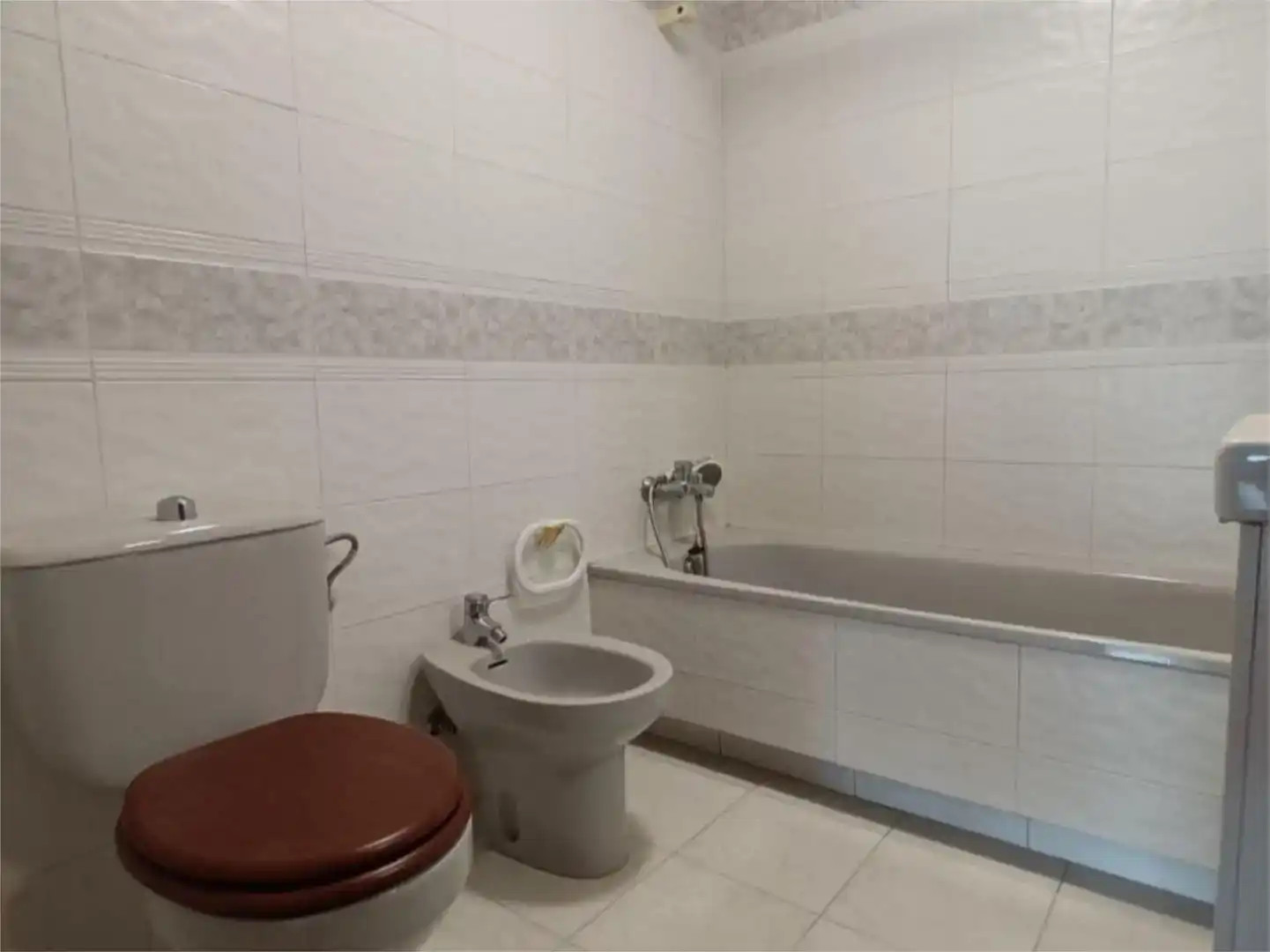 Baño de Piso de alquiler en Vigo  con Jardín privado, Parquet y Trastero