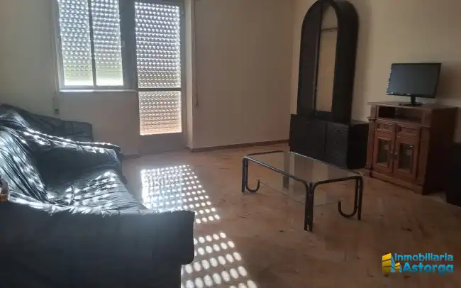 Sala de estar de Piso de alquiler en Astorga con Calefacción, Terraza y Amueblado
