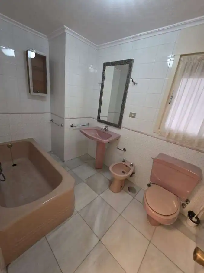 Baño de Piso en venta en Avilés con Calefacción, Terraza y Trastero