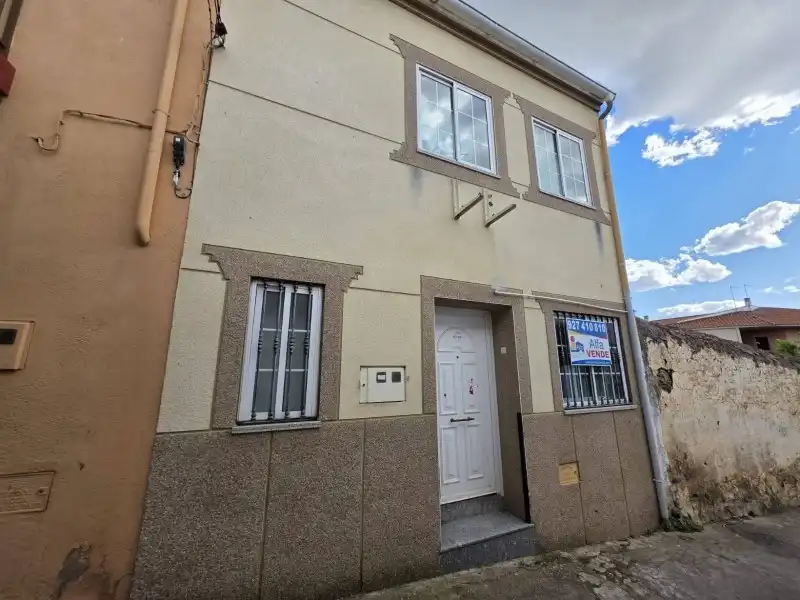 Vista exterior de Casa o chalet en venta en Madroñera con Jardín privado