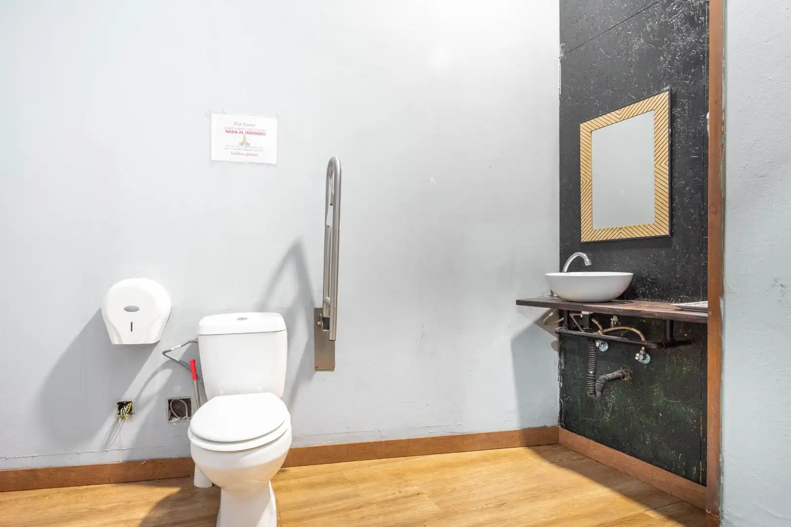Bathroom of Commercial properties for rent in Parres