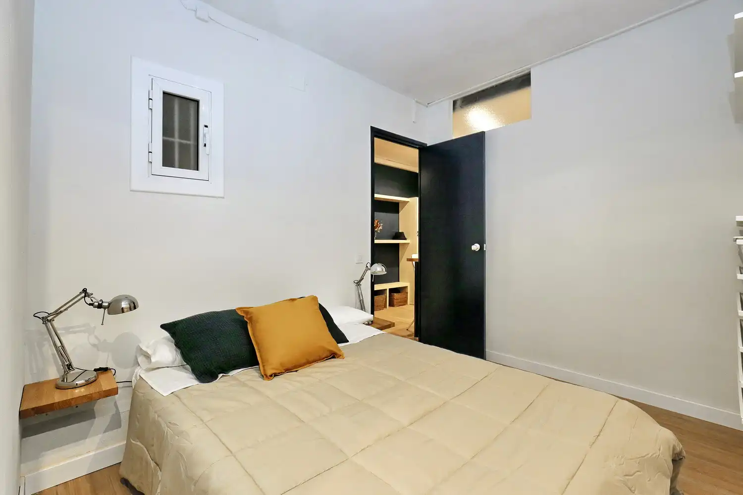 Schlafzimmer von Wohnung zum Verkauf in Barcelona mit Klimaanlage, Heizung und Möbliert
