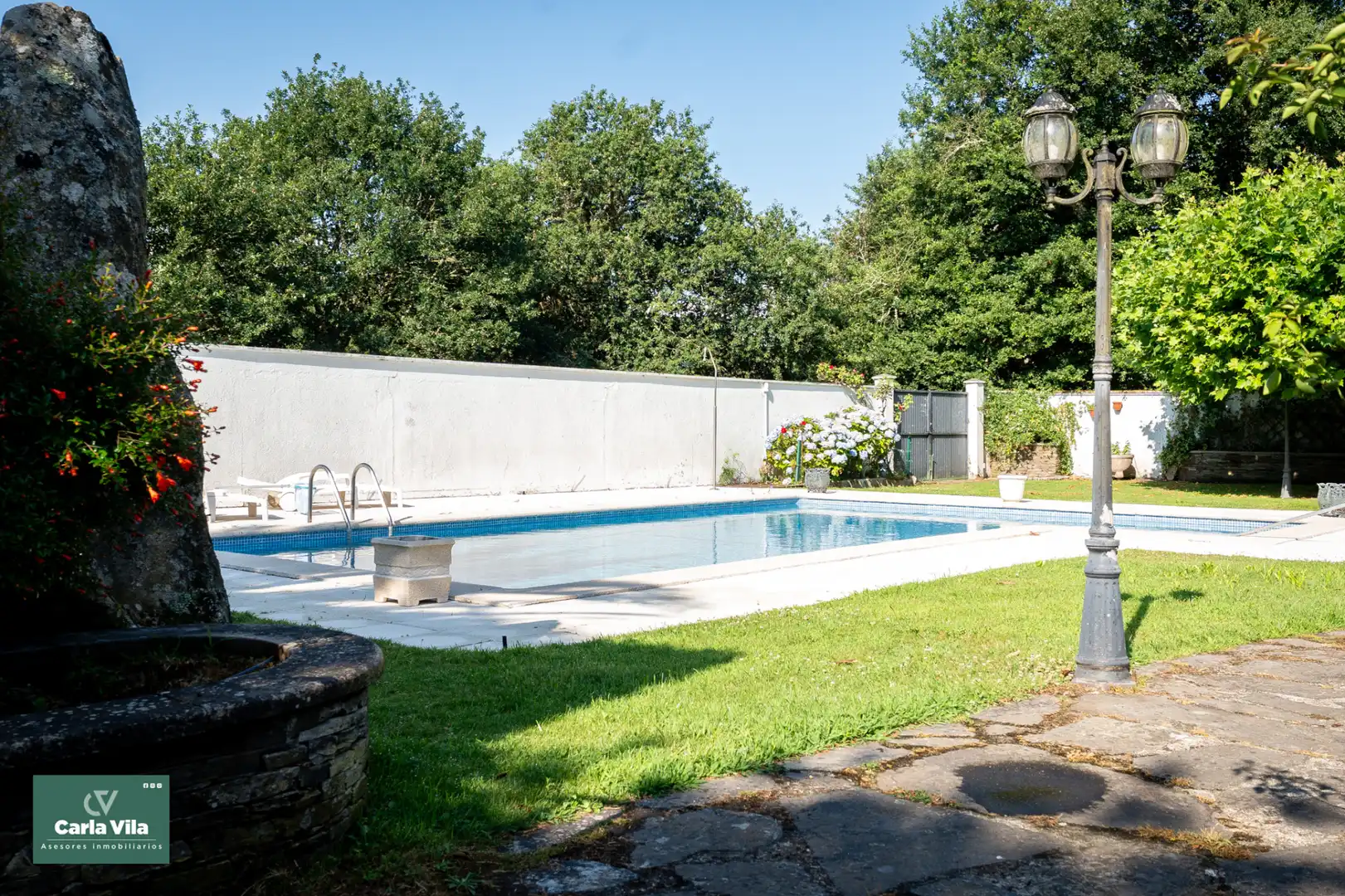 Piscina de Casa o xalet en venda en Lugo amb Calefacció, Jardí privat i Parquet
