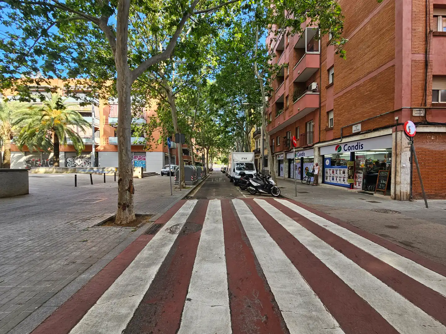 Außenansicht von Wohnung zum Verkauf in Barcelona mit Klimaanlage, Heizung und Parkett