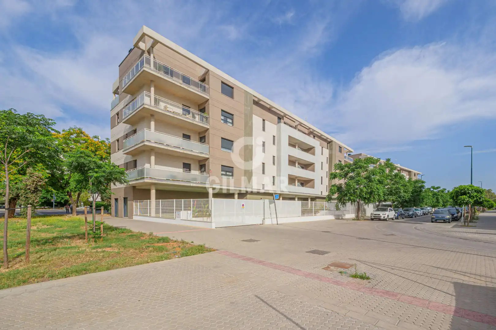 Vista exterior de Ático en venta en Sevilla con Calefacción, Jardín privado y Piscina