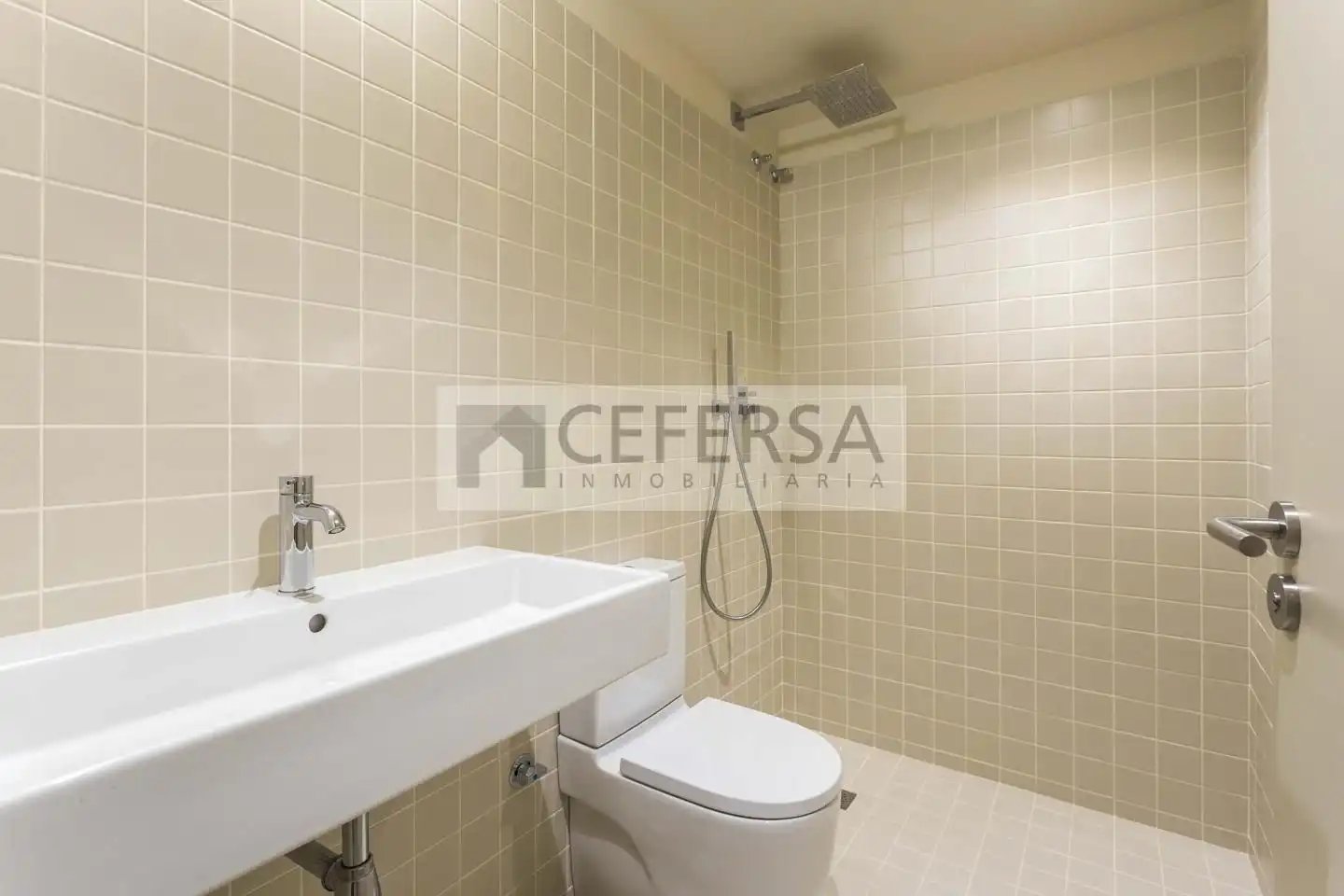 Planta baja en venta en De Sardenya, Sagrada Família