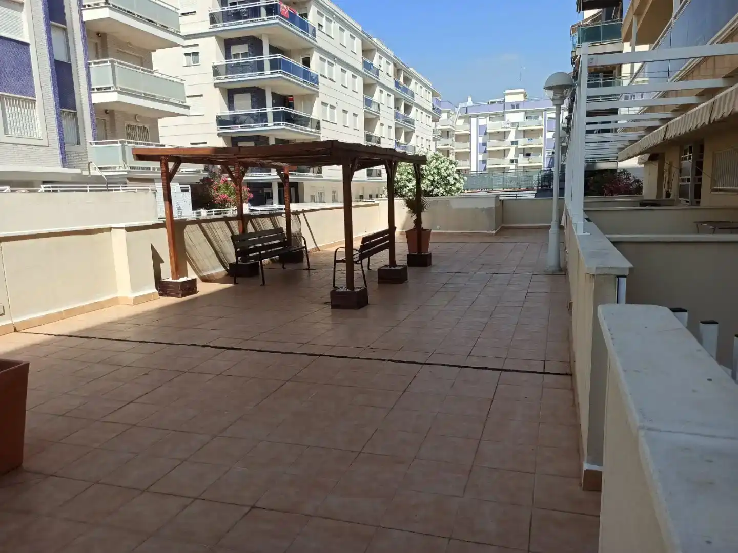 Terrassa de Pis de lloguer en Moncofa amb Aire condicionat, Piscina i Balcó