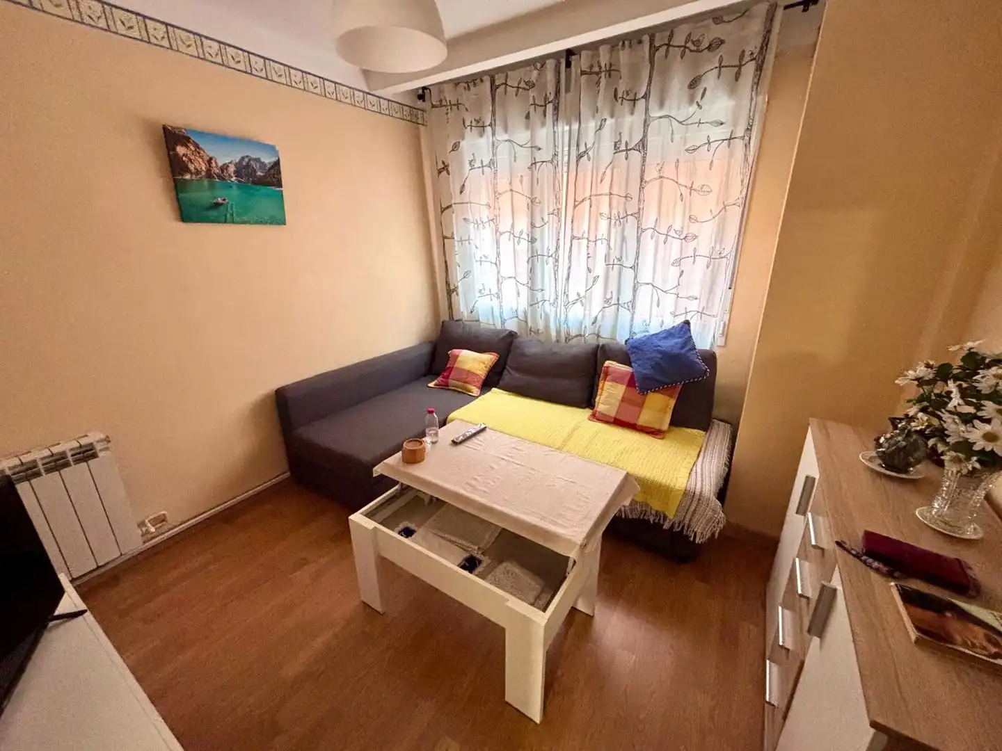 Sala de estar de Piso en venta en Gijón  con Calefacción, Parquet y Amueblado