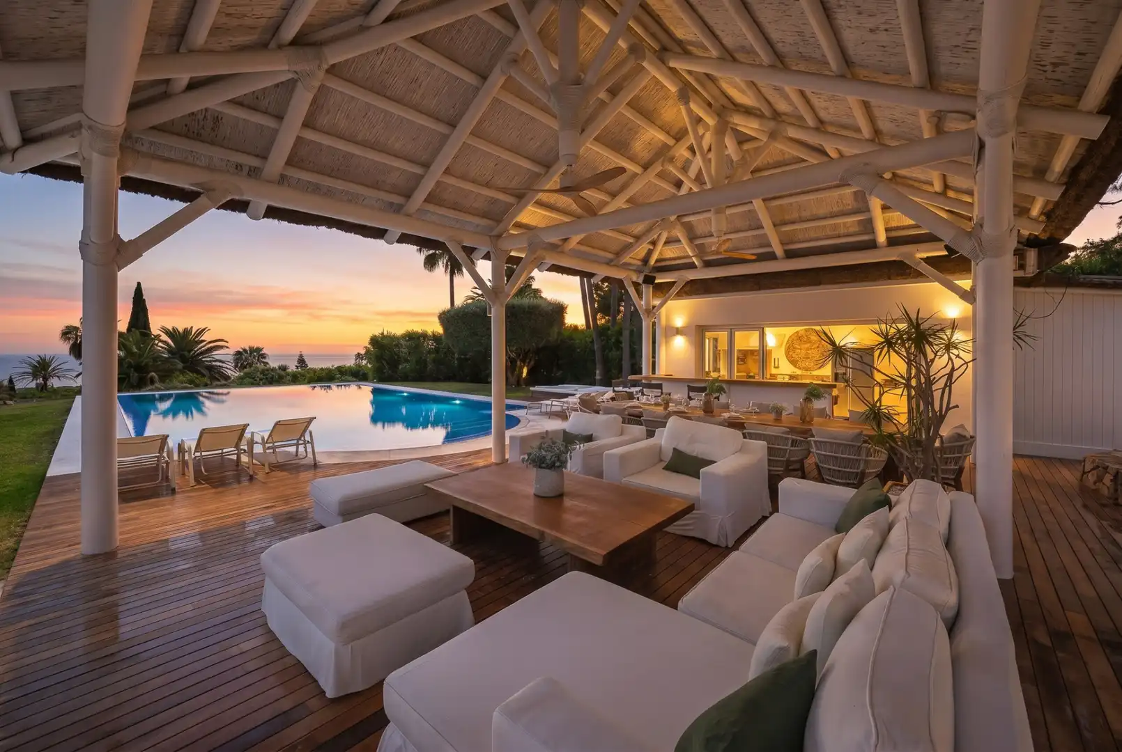 Terrasse von Haus oder Chalet zum Verkauf in Marbella mit Klimaanlage, Privatgarten und Terrasse