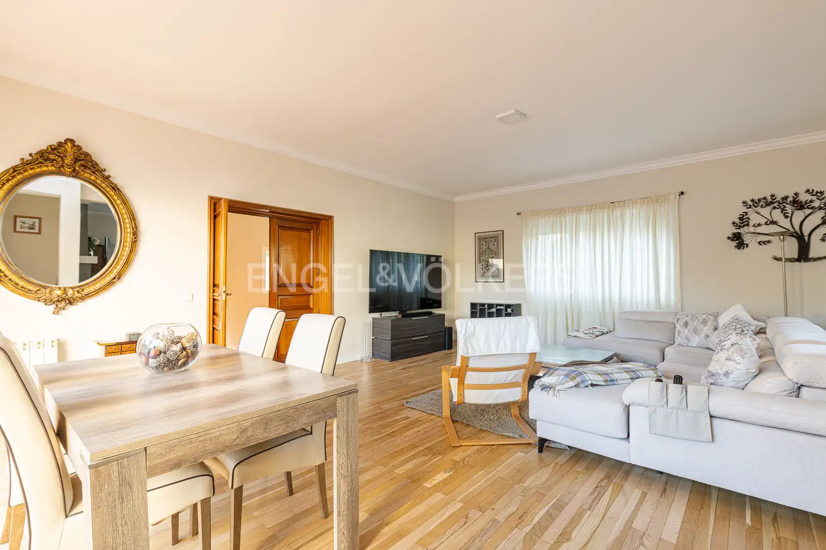 Sala d'estar de Casa o xalet en venda en Boadilla del Monte amb Aire condicionat, Calefacció i Jardí privat