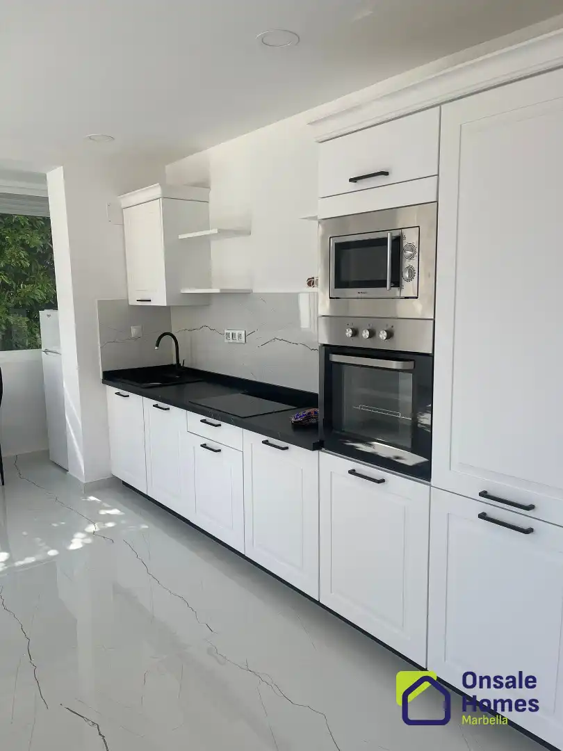 Kitchen of Flat for sale in Marbella