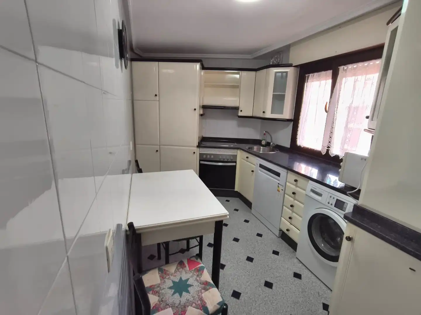 Cuina de Pis en venda en Ponferrada amb Calefacció, Parquet i Terrassa