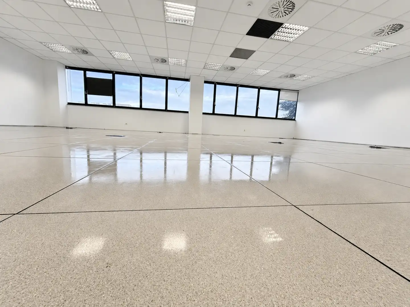 Office space with lift to rent in Polígono Parque Empresarial la Muga 11, imagen 23