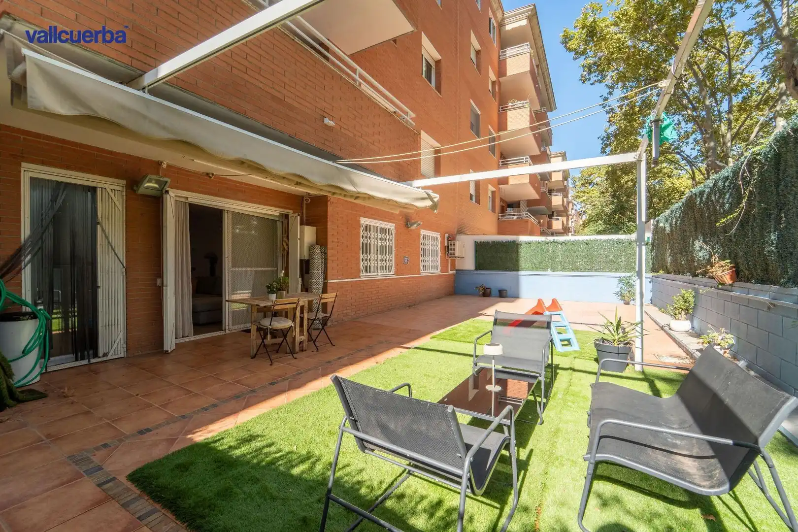 Bajo con jardín en venta en GIRONA