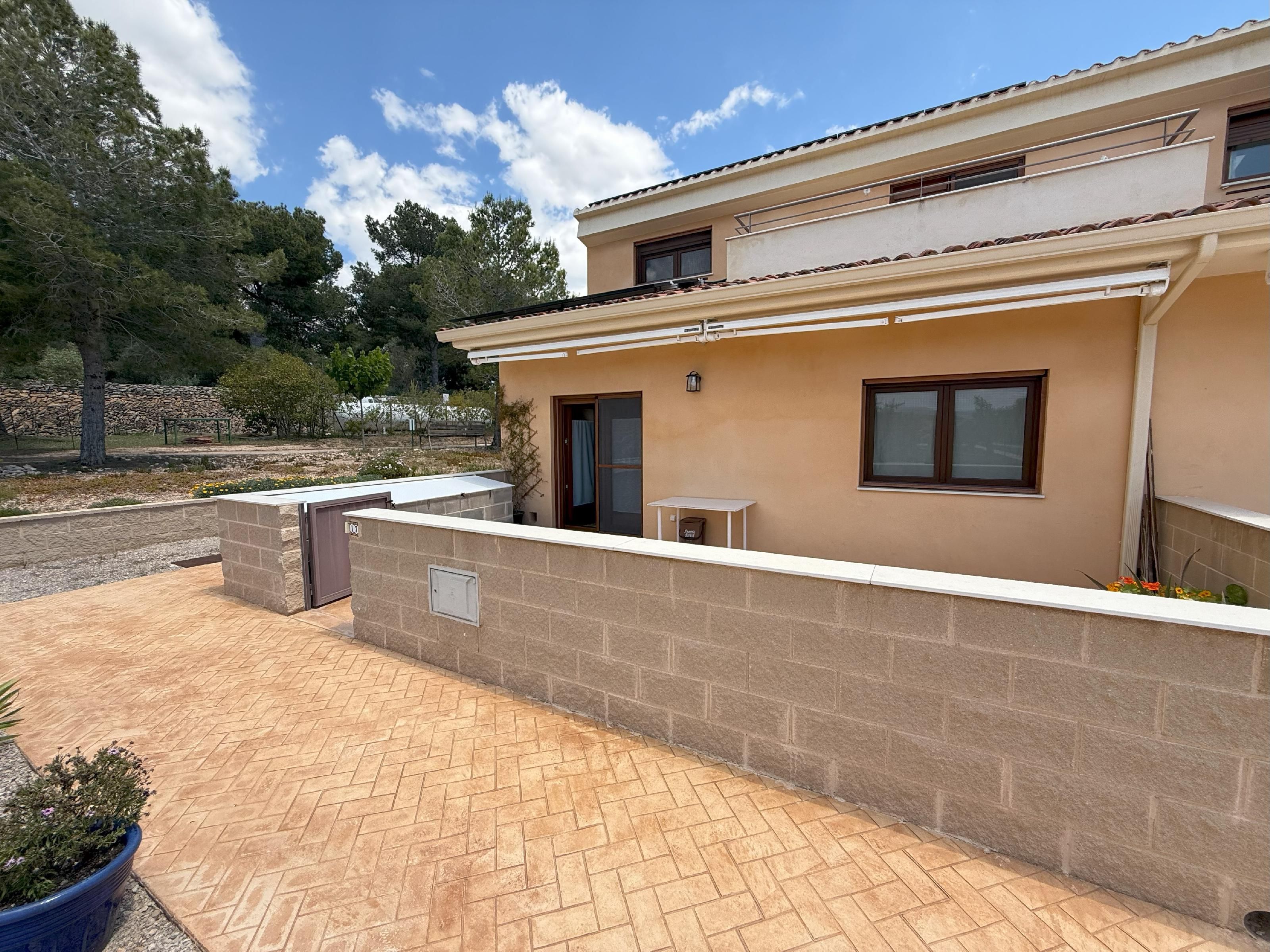 Exterior view of Single-family semi-detached for sale in Santa Oliva  with Air Conditioner, Private garden and Terrace