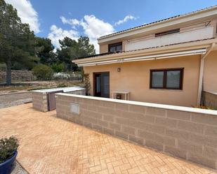 Exterior view of Single-family semi-detached for sale in Santa Oliva  with Air Conditioner, Private garden and Terrace