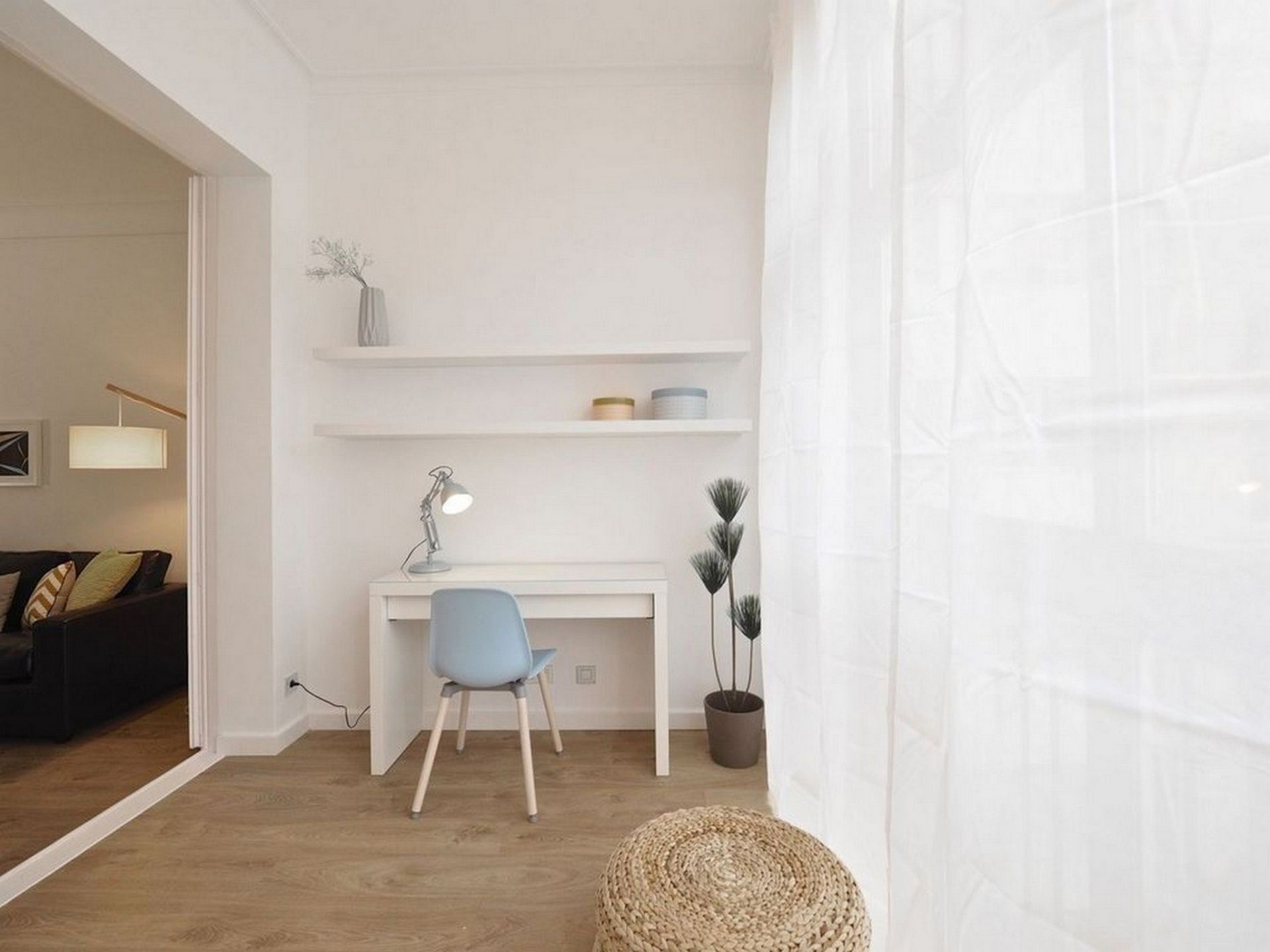 Habitación de Piso de alquiler en Girona Capital con Aire acondicionado, Amueblado y TV