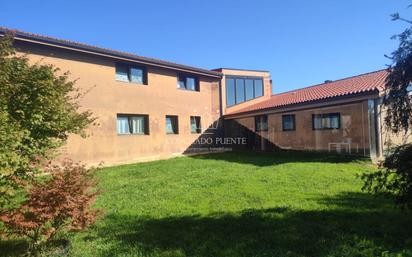 Vista exterior de Casa o xalet en venda en Bergondo amb Jardí privat