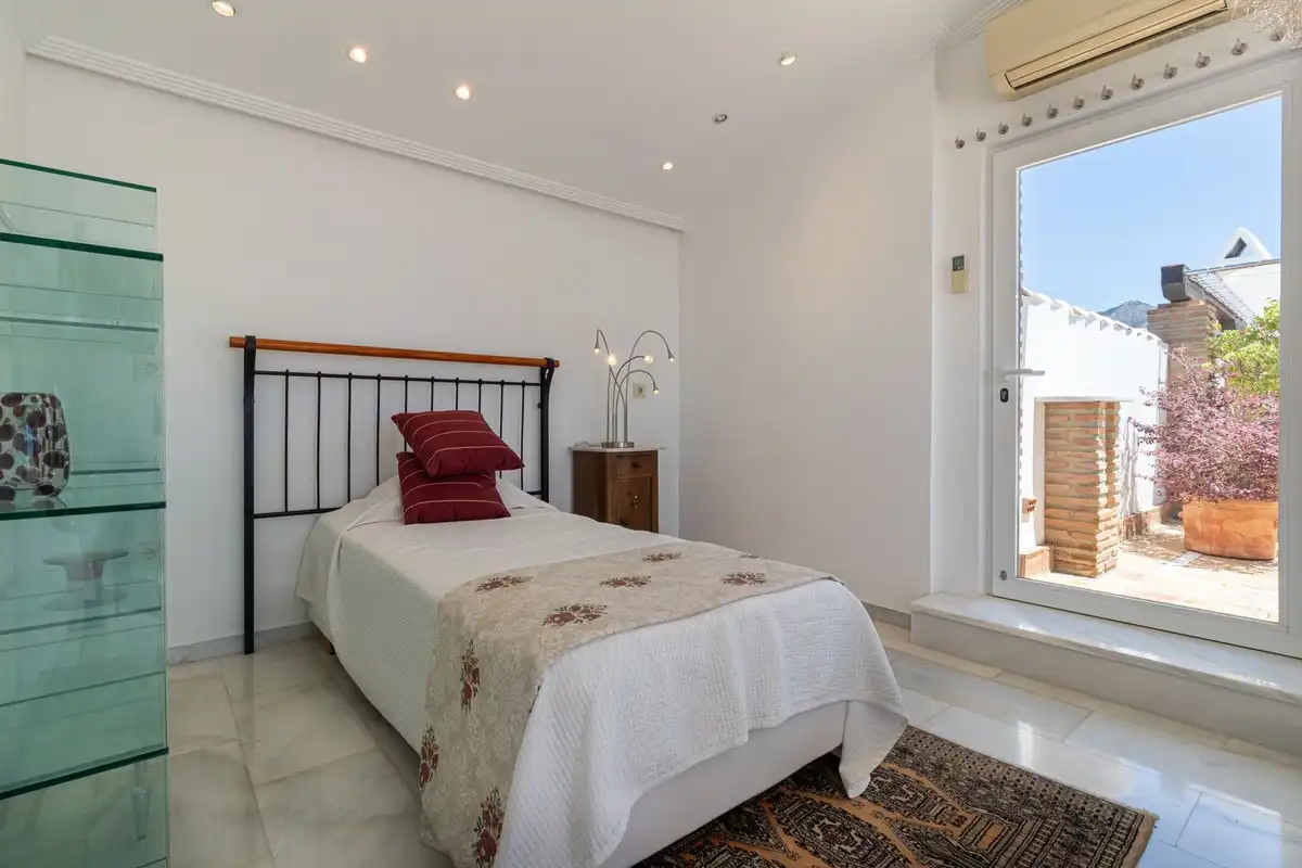 Dormitori de Casa adosada en venda en Mijas amb Aire condicionat, Terrassa i Traster