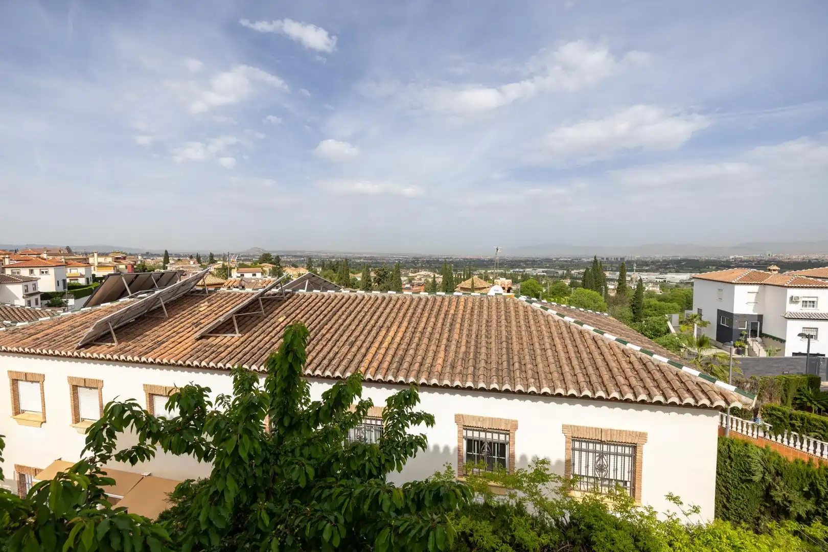 Vista exterior de Casa adosada en venda en La Zubia amb Calefacció, Terrassa i Traster