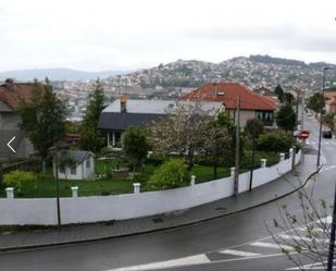 Vista exterior de Casa o xalet de lloguer en Vigo  amb Aire condicionat, Calefacció i Jardí privat