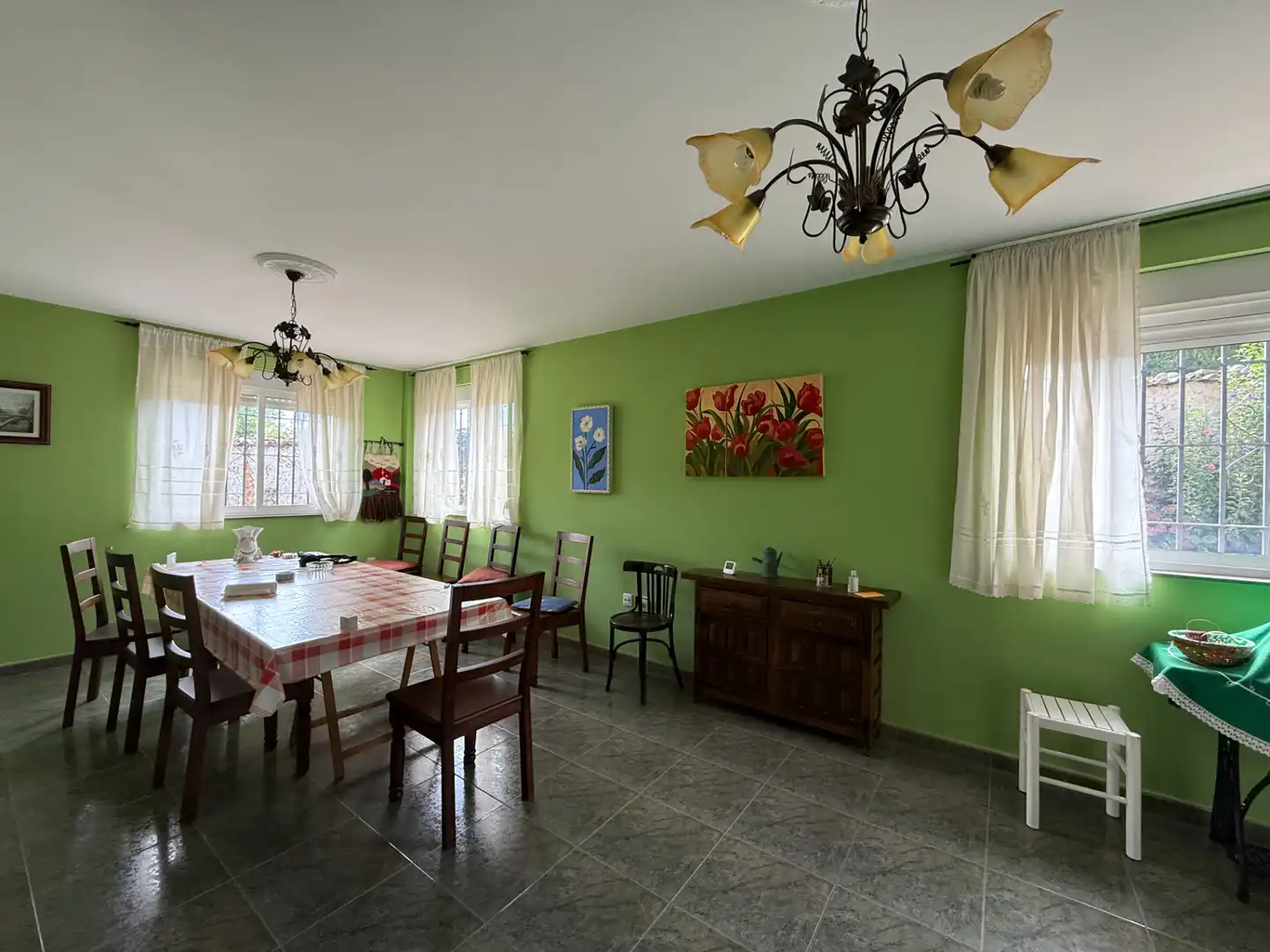 Menjador de Casa o xalet en venda en Llamas de la Ribera amb Calefacció, Jardí privat i Parquet