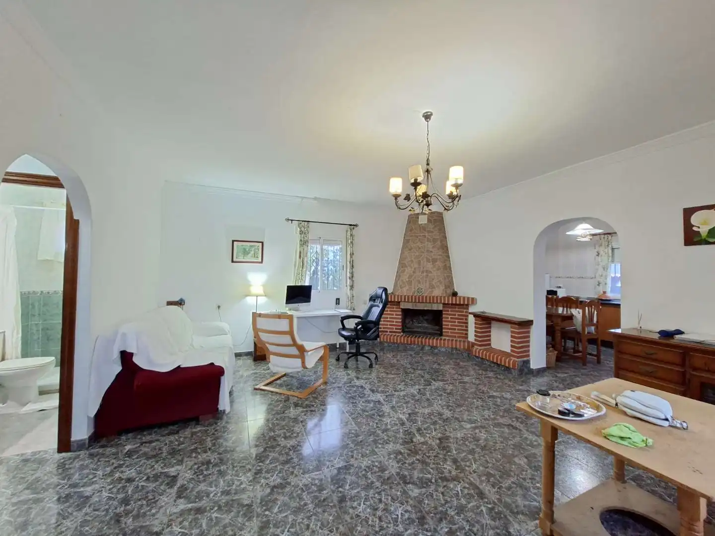 Sala d'estar de Casa o xalet en venda en Viñuela amb Terrassa, Piscina i Moblat