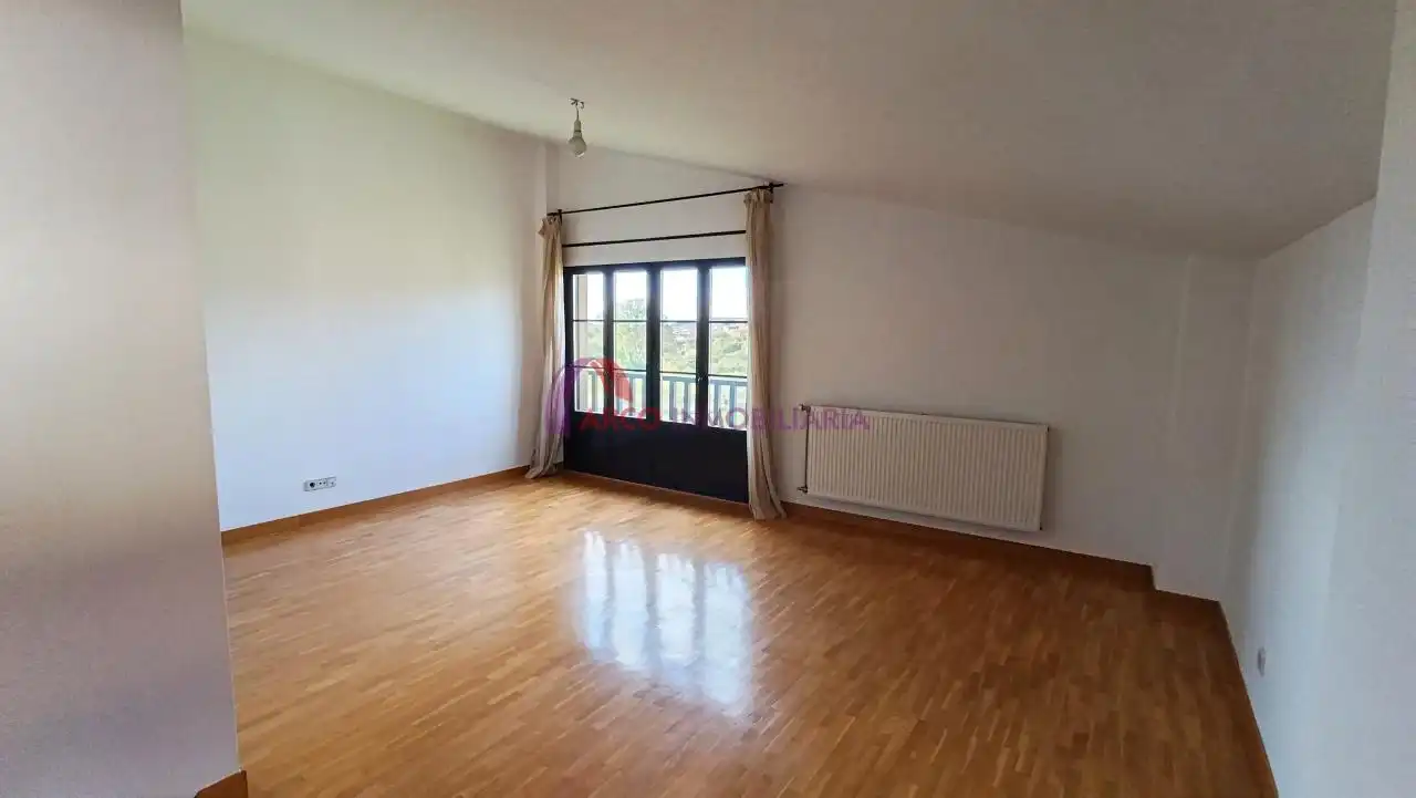 Schlafzimmer von Einfamilien-Reihenhaus zum Verkauf in Cardeñadijo mit Heizung, Privatgarten und Terrasse