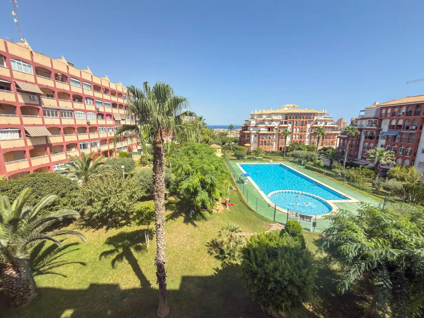 Apartament amb terrassa de lloguer a Calle HELENA 2, imagen 19