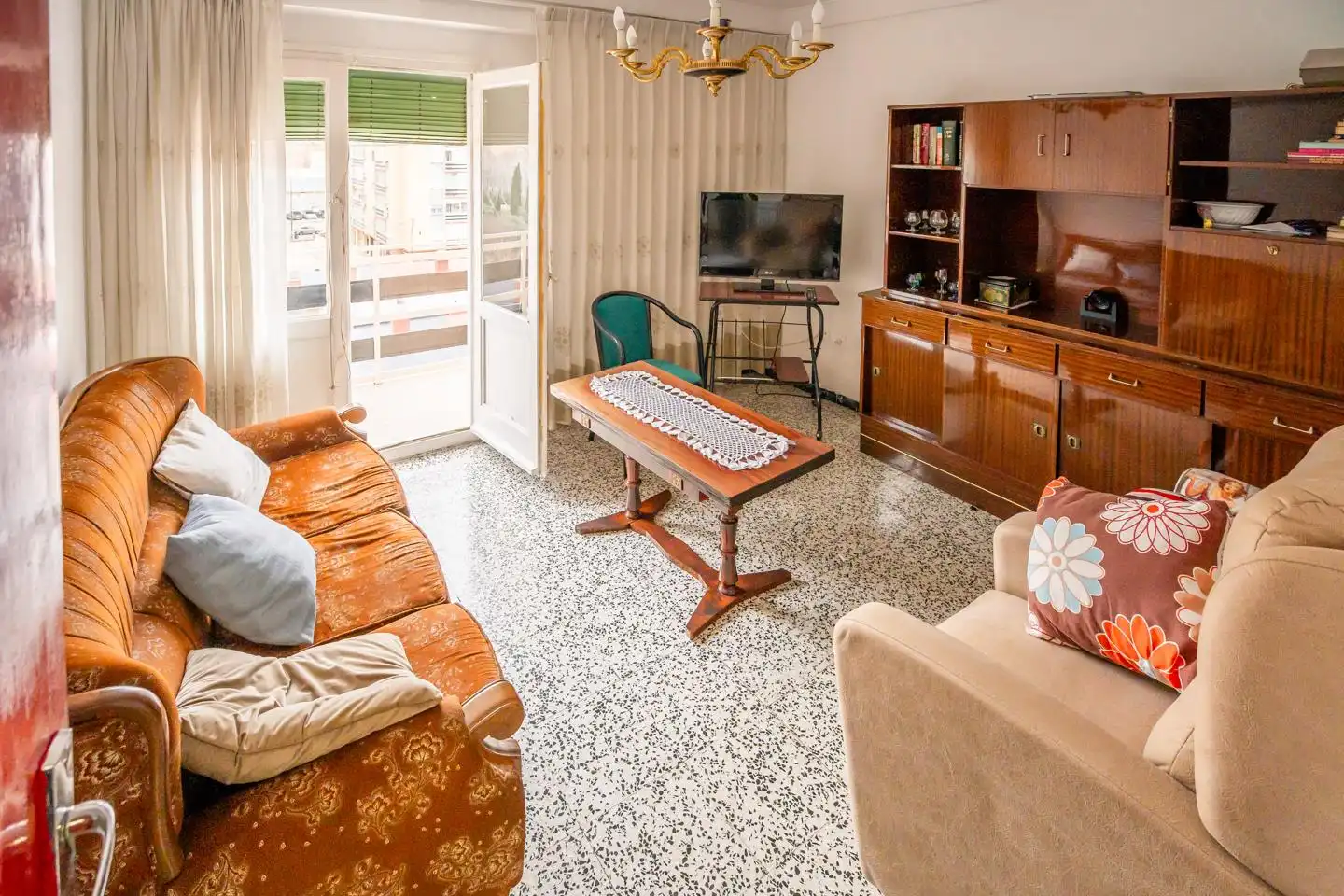 Living room of Flat for sale in Zaragoza  with Heating, Terrace and Balcony
