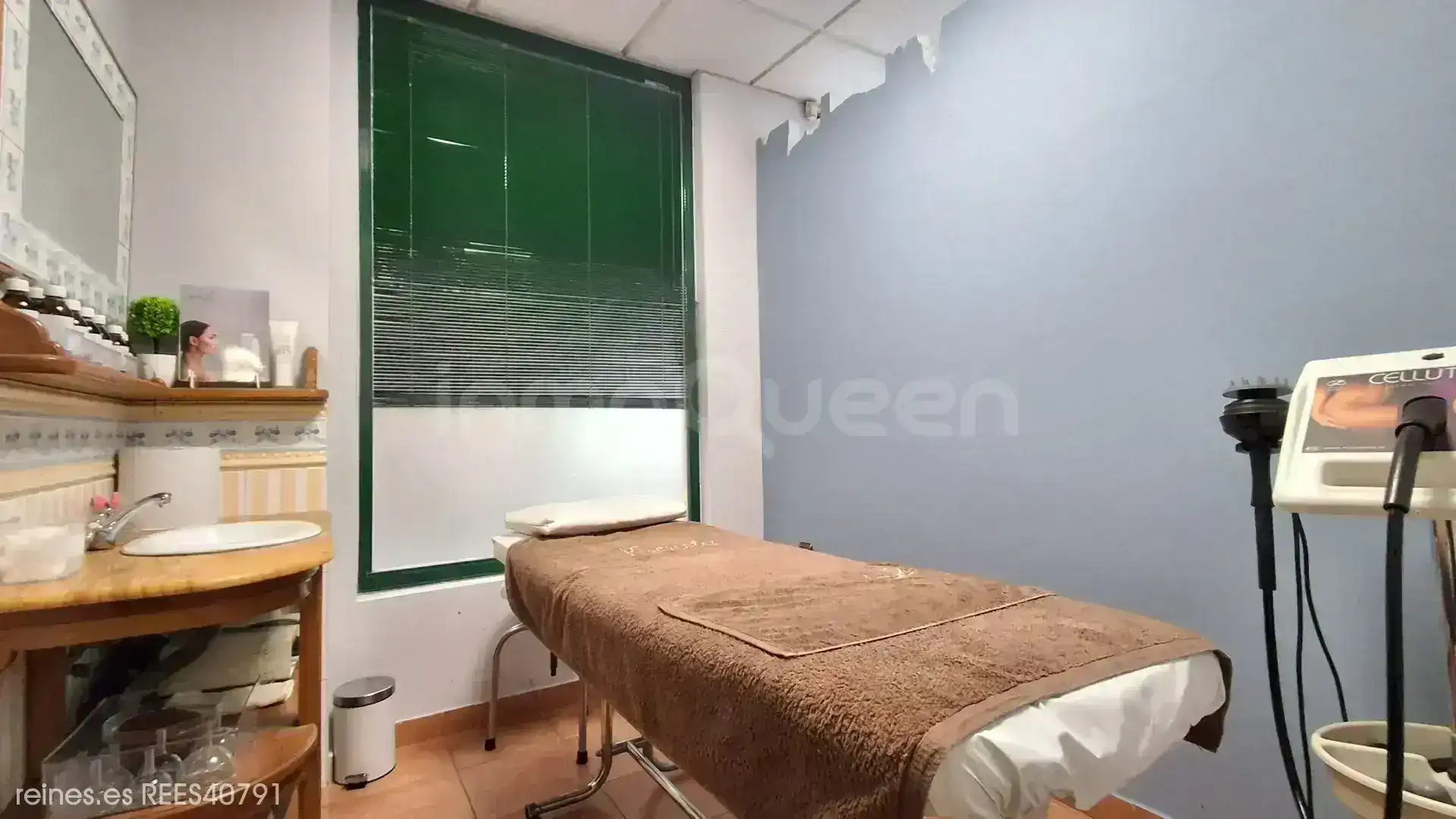 Schlafzimmer von Geschaftsraum zum Verkauf in Siero mit Möbliert