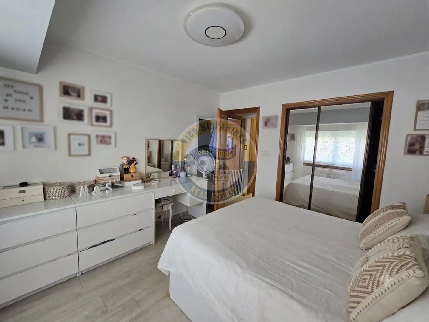Bedroom of Flat for sale in Vigo   with Terrace and Furnished