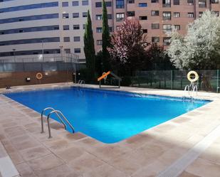 Swimming pool of Flat to rent in  Madrid Capital  with Air Conditioner, Heating and Storage room