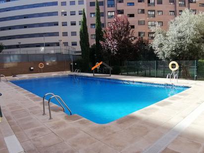 Swimming pool of Flat to rent in  Madrid Capital  with Air Conditioner, Heating and Storage room