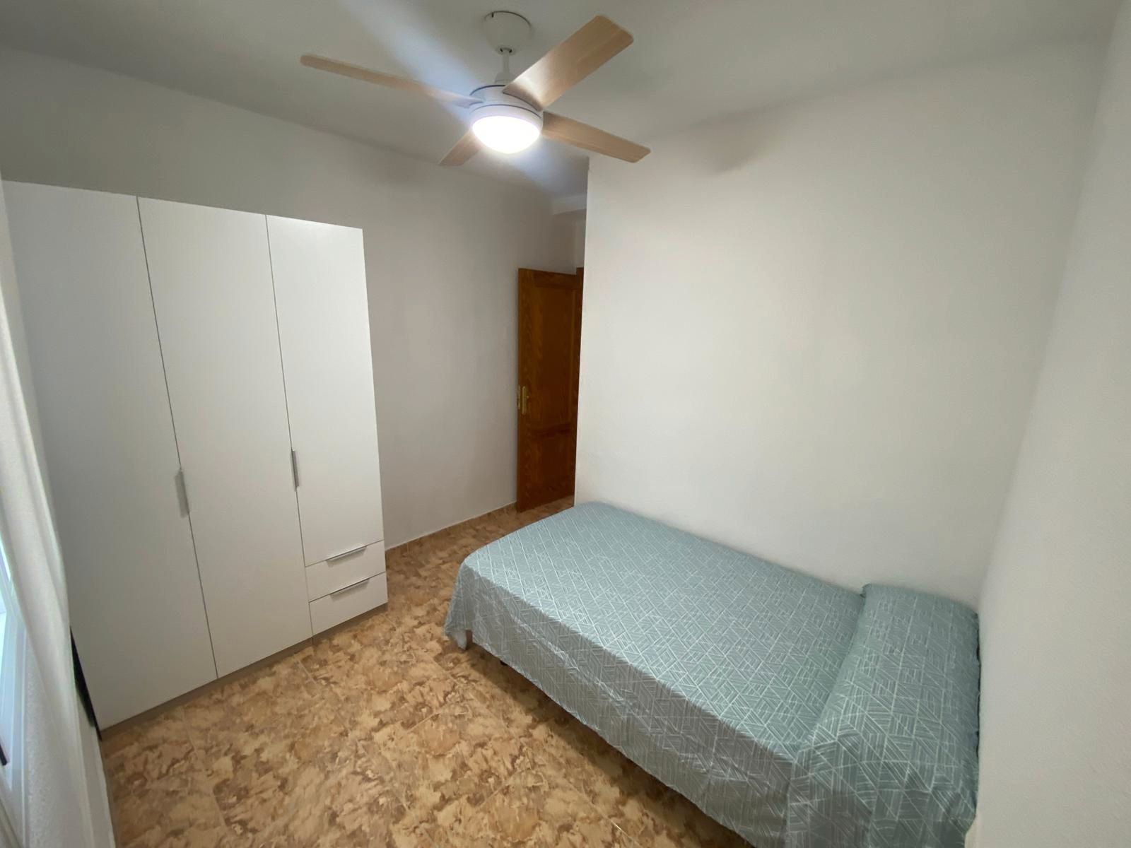 Bedroom of Flat to rent in Alicante / Alacant  with Furnished, Oven and Washing machine