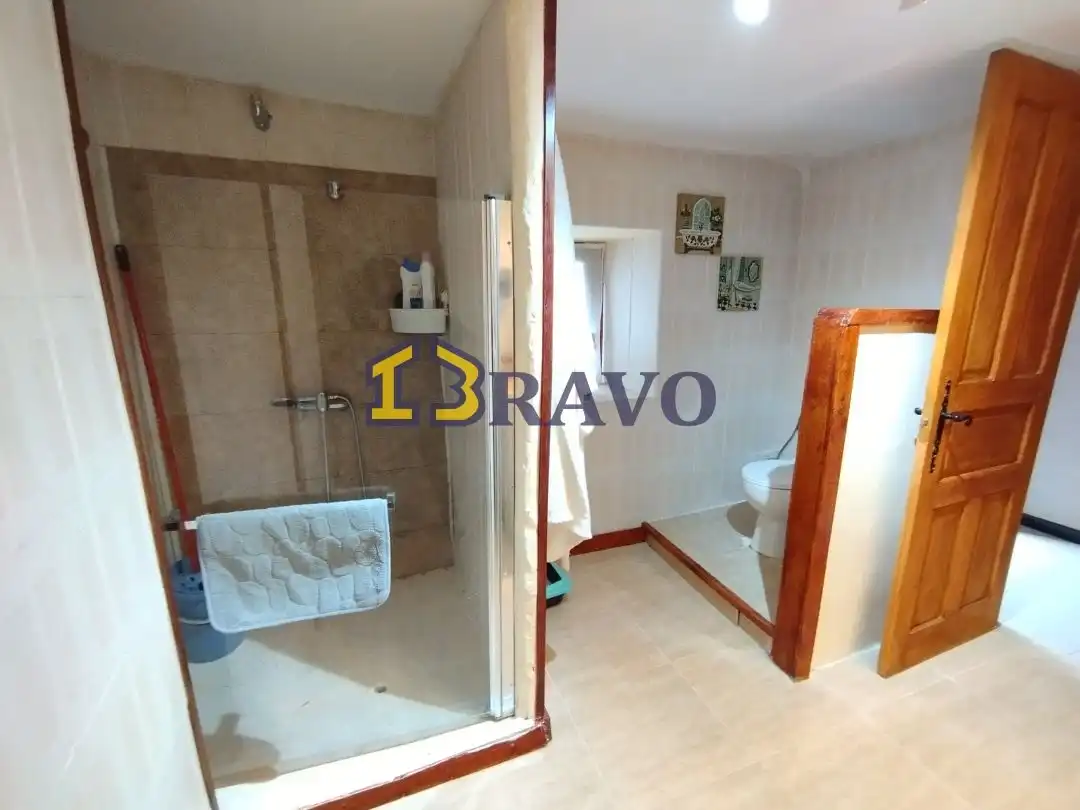 Bathroom of Houses for sale in Medina de Pomar, Burgos