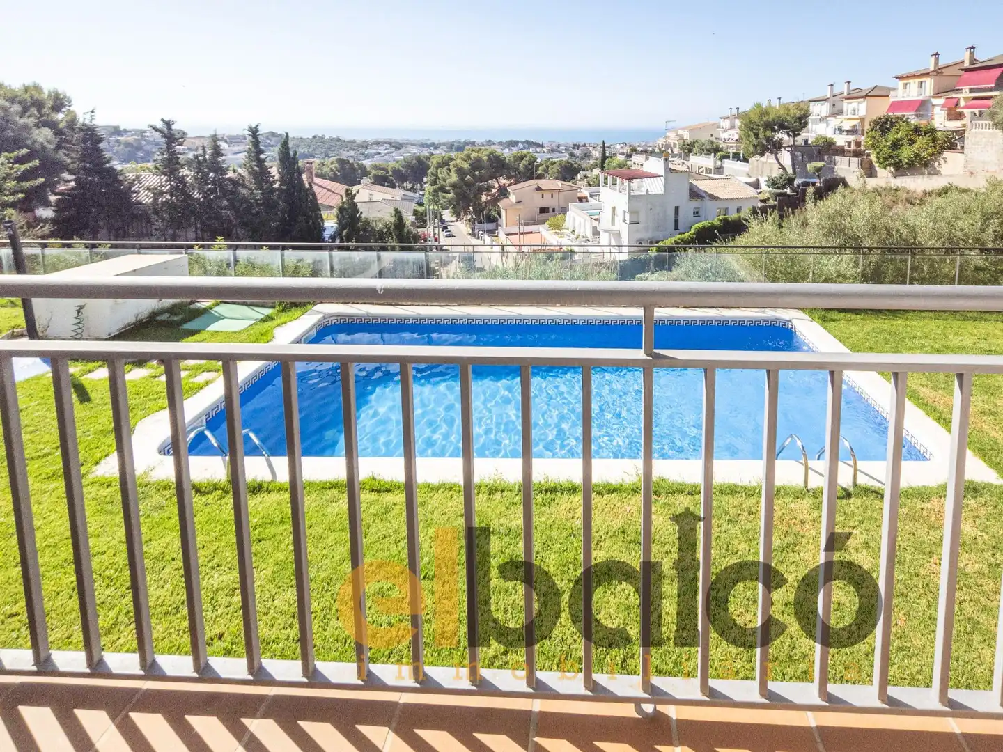 Piscina de Casa adosada en venda en Calafell amb Calefacció, Jardí privat i Parquet