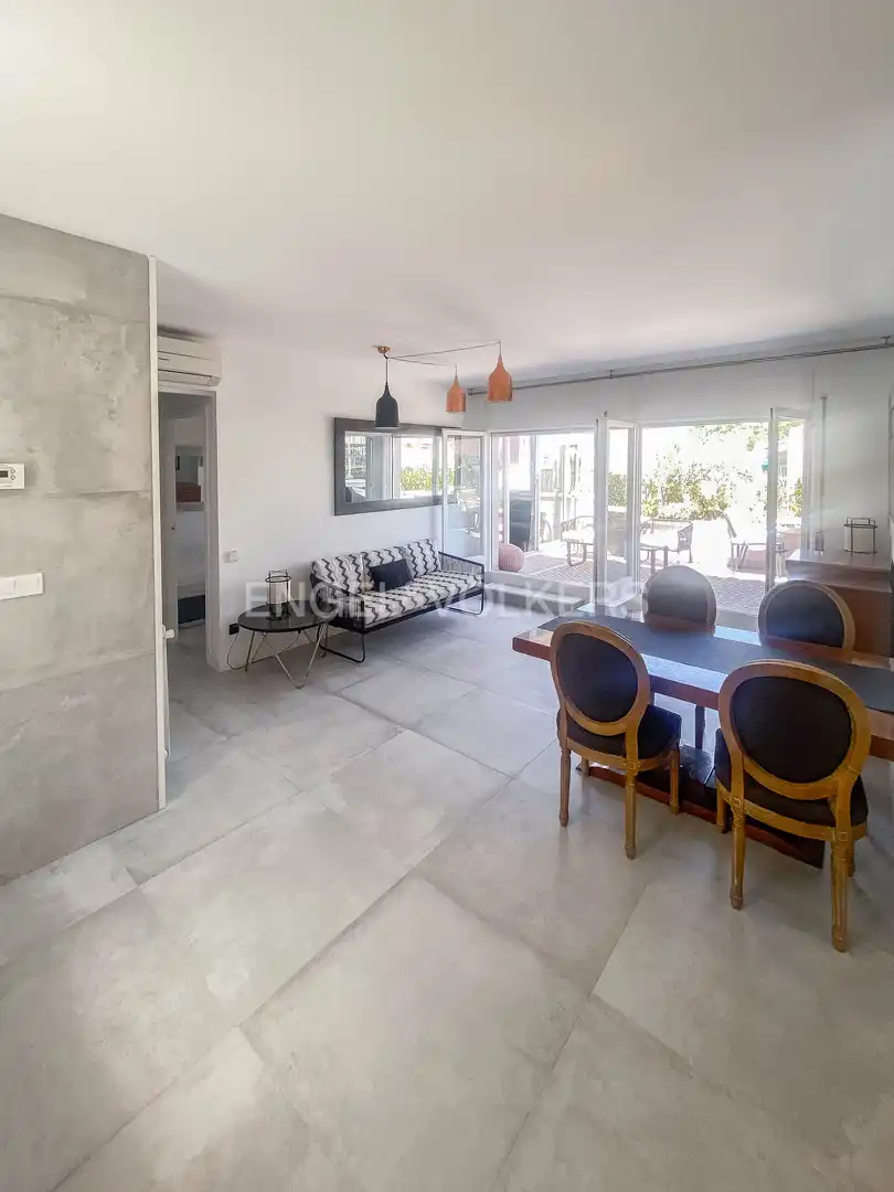 Sala d'estar de Àtic de lloguer en Sitges amb Aire condicionat, Calefacció i Terrassa