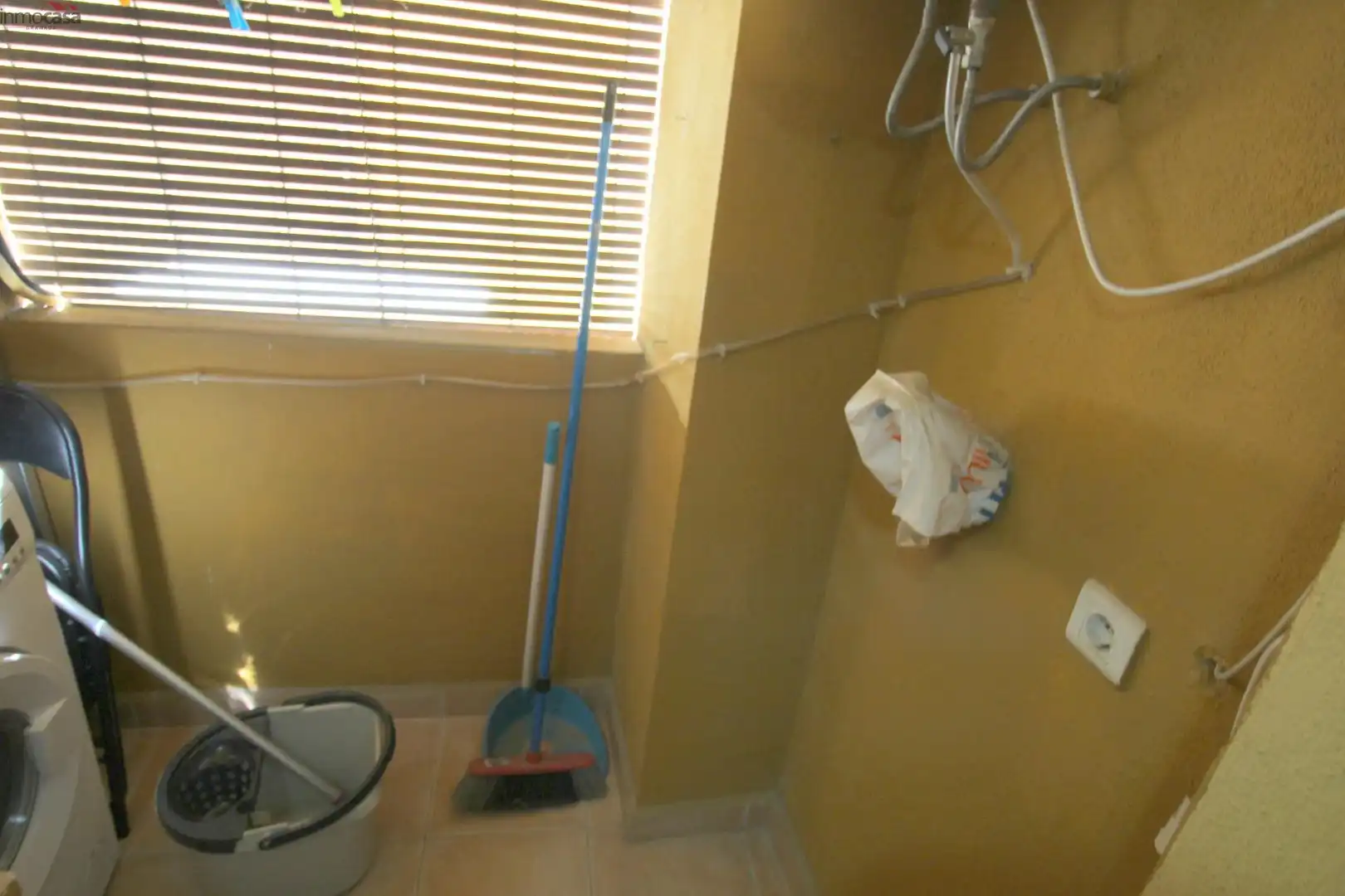 Baño de Piso de alquiler en Armilla con Aire acondicionado, Jardín privado y Amueblado