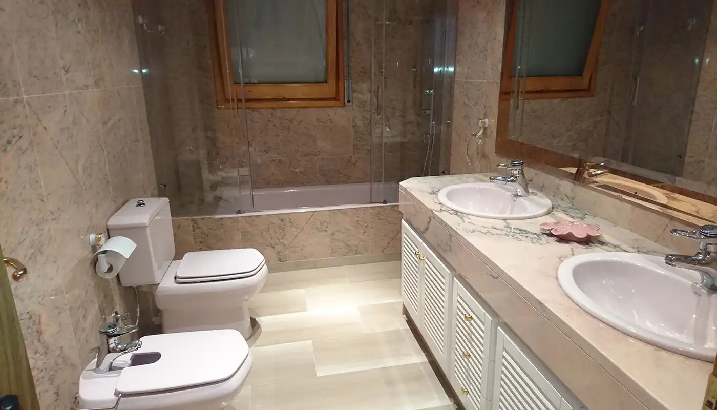 Bany de Casa o xalet en venda en Hostalric amb Aire condicionat, Calefacció i Jardí privat