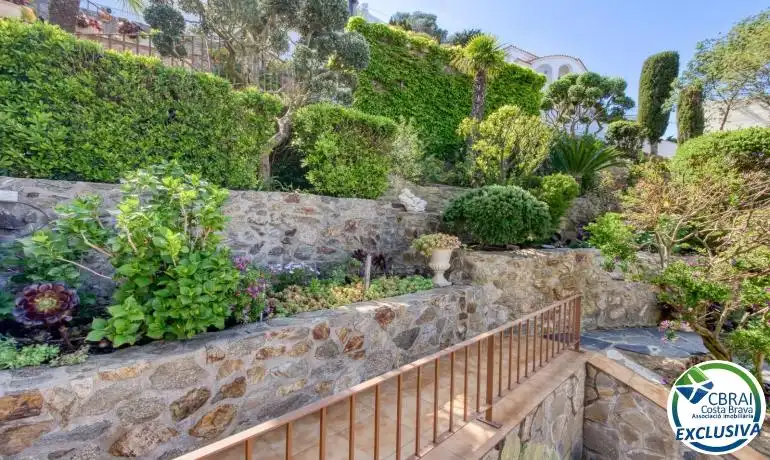 Terrassa de Finca rústica en venda en Roses amb Calefacció, Jardí privat i Traster