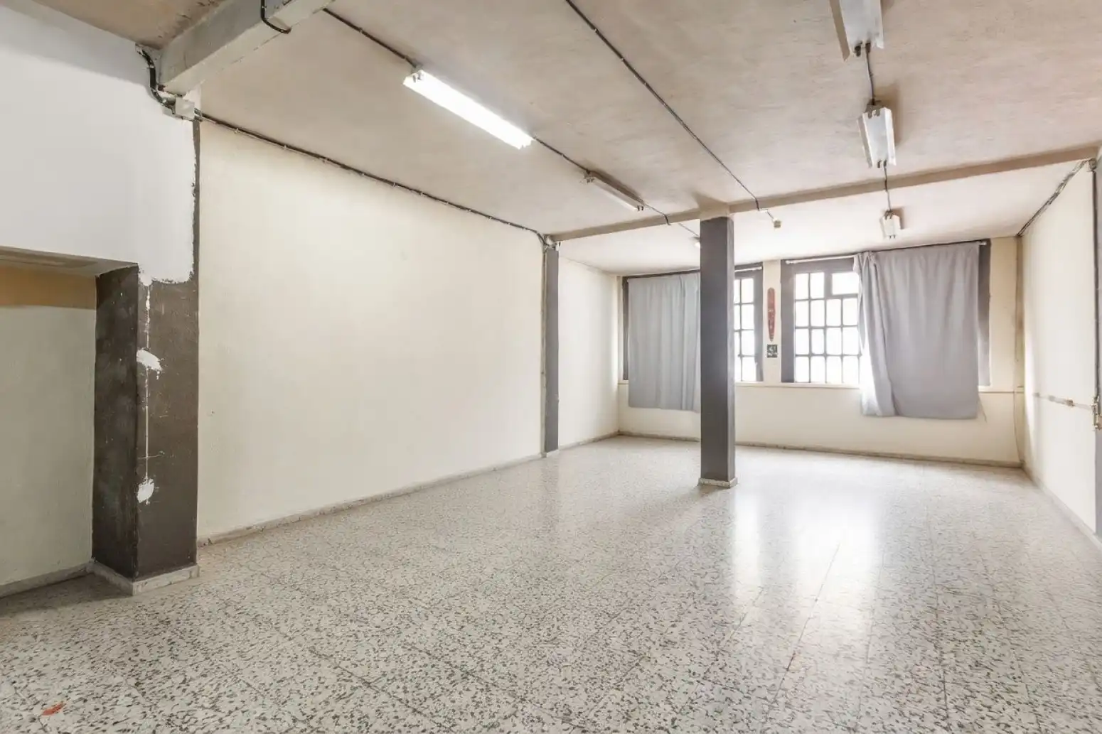 Commercial properties for sale in  Pamplona / Iruña  with Air Conditioner