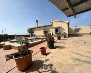 Vista exterior de Casa o xalet en venda en Vélez-Málaga amb Traster i Piscina