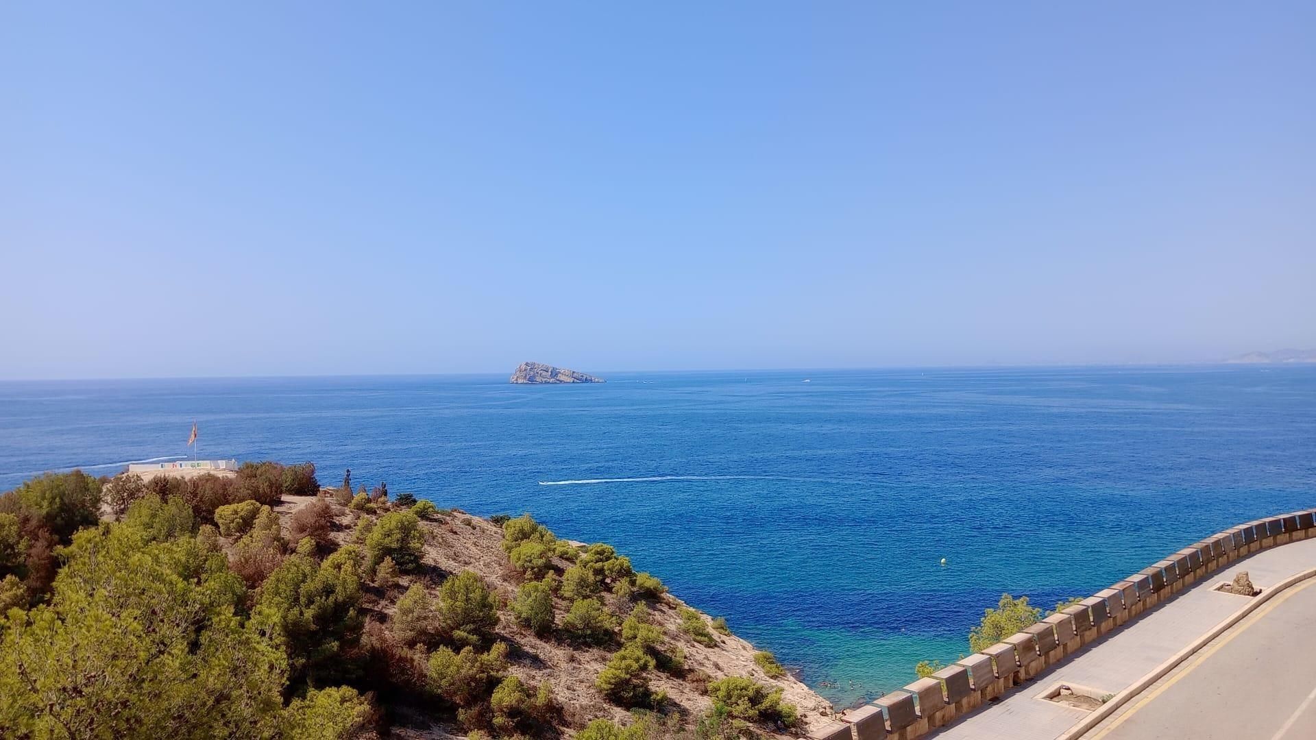 Vista exterior de Dúplex en venda en Benidorm amb Aire condicionat, Calefacció i Jardí privat